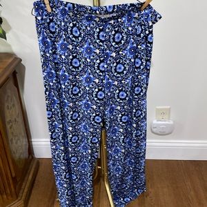Chicos sz 2short print soft pants